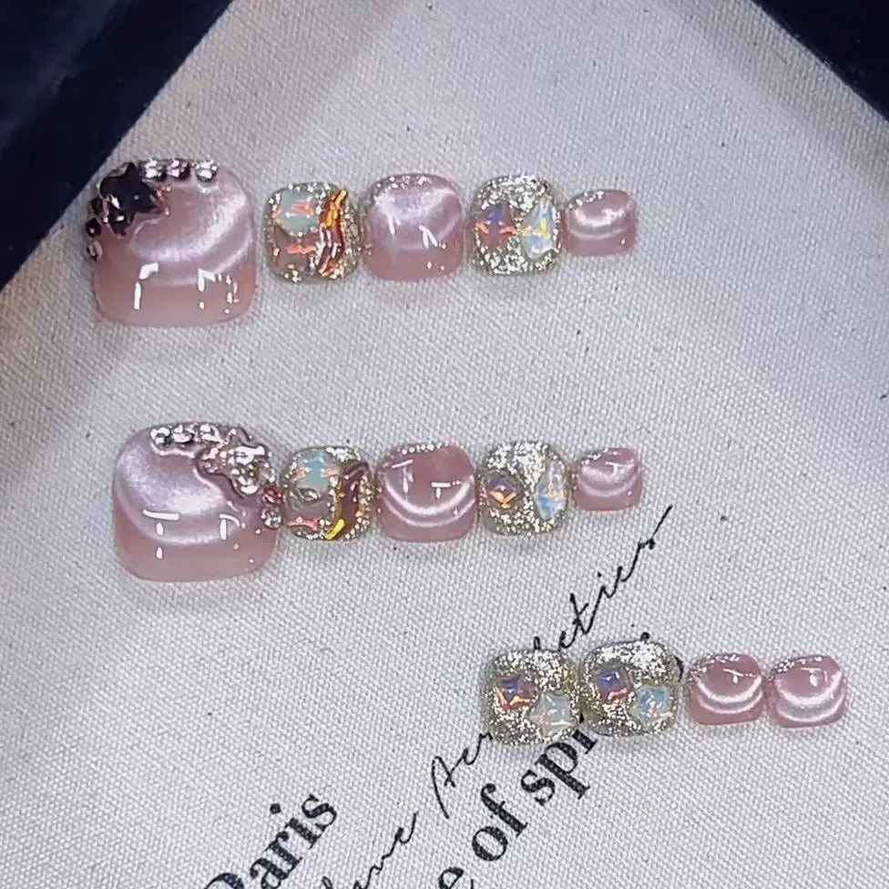 Uñas para Pies Sueño Rosa Nude con Efecto Ojo de Gato, Brillos Dorados