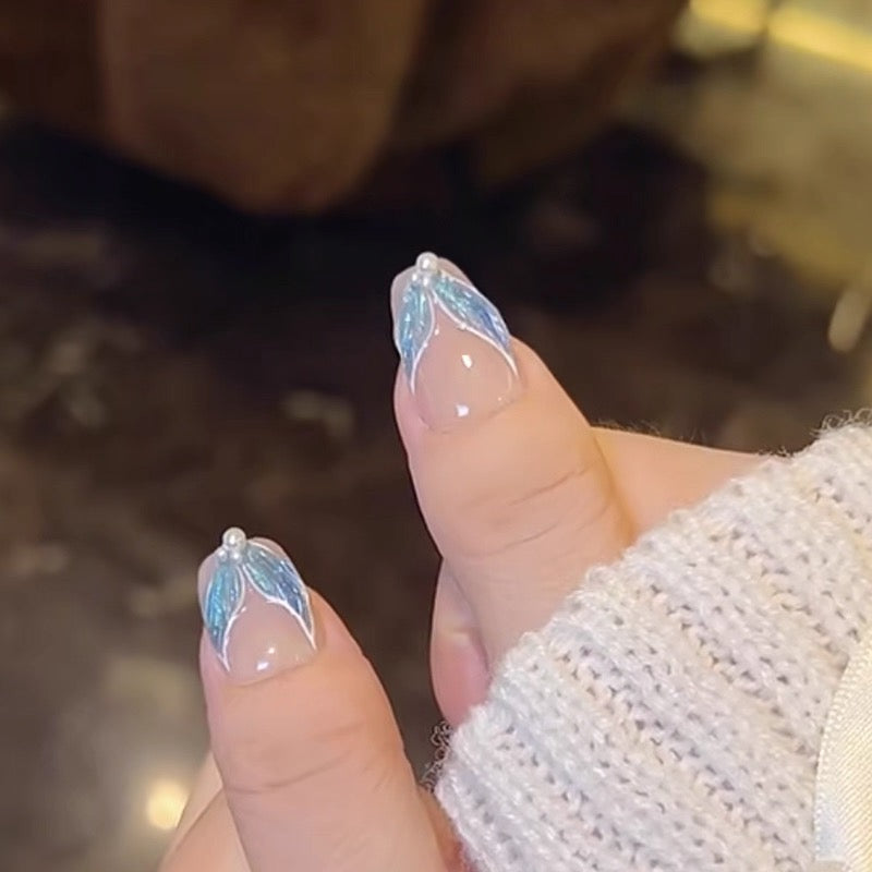 Sirena Boreal – Uñas Postizas con Efecto Ojo de Gato, Relieves de Perlas y Acabado Aurora