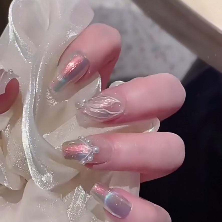 Sirena Boreal – Uñas Postizas con Efecto Ojo de Gato, Relieves de Perlas y Acabado Aurora